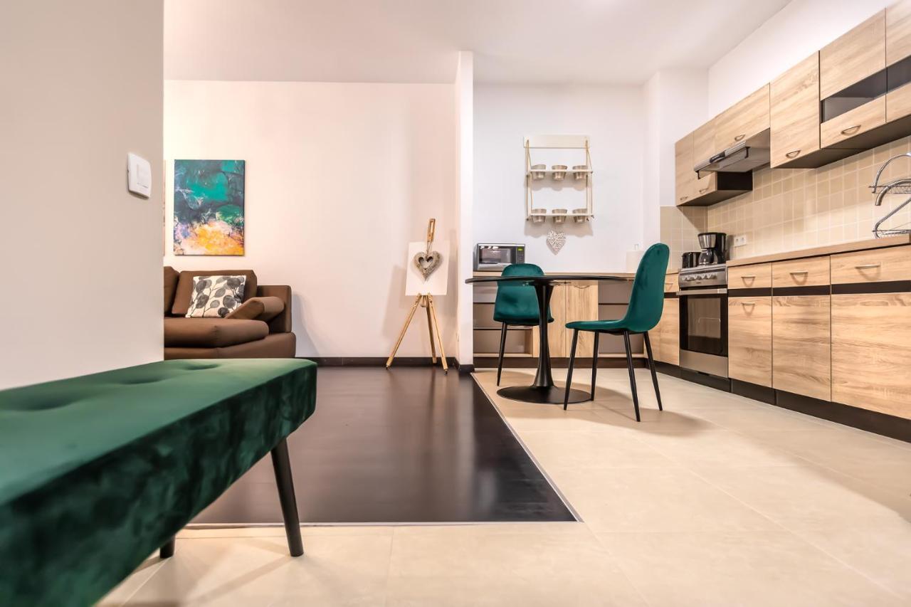 Tampa Gardens Apartments - Adults Only 브라쇼브 외부 사진