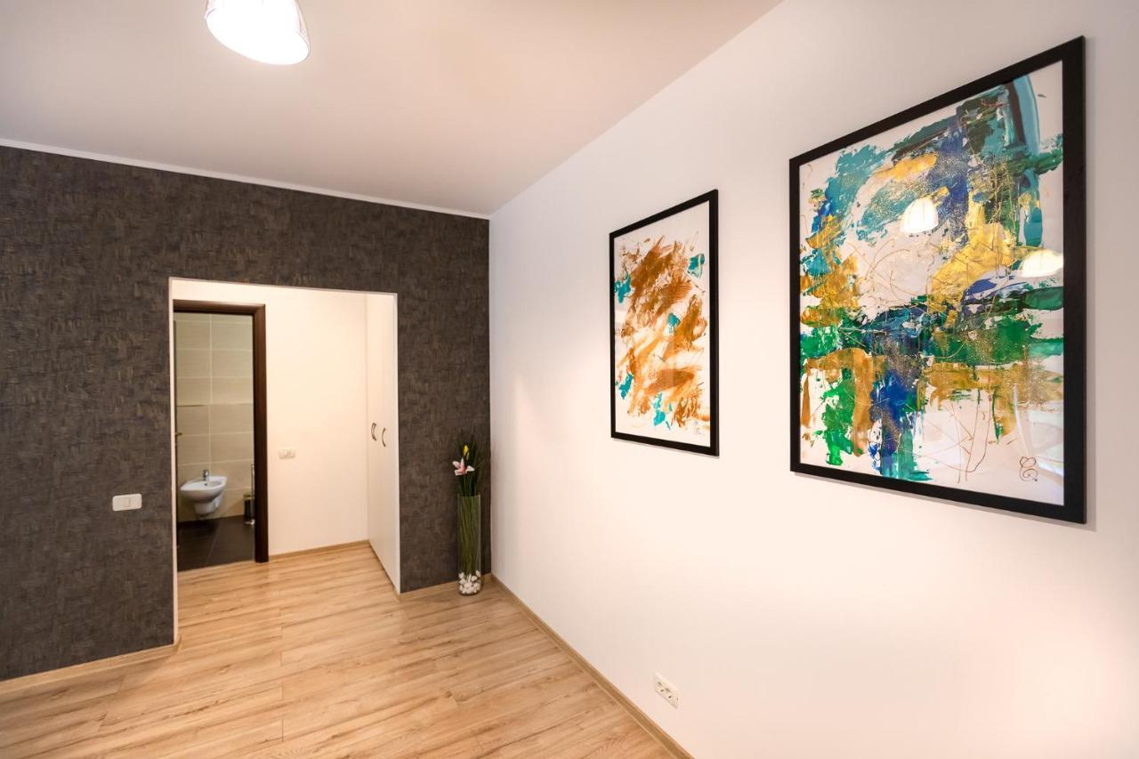 Tampa Gardens Apartments - Adults Only 브라쇼브 외부 사진